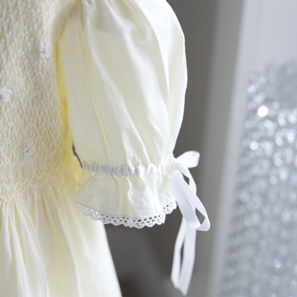 Strasburg Dress Heirloom Hand-Smocked Yellow size 4/5 Special Occasion - Picture 3 of 8
